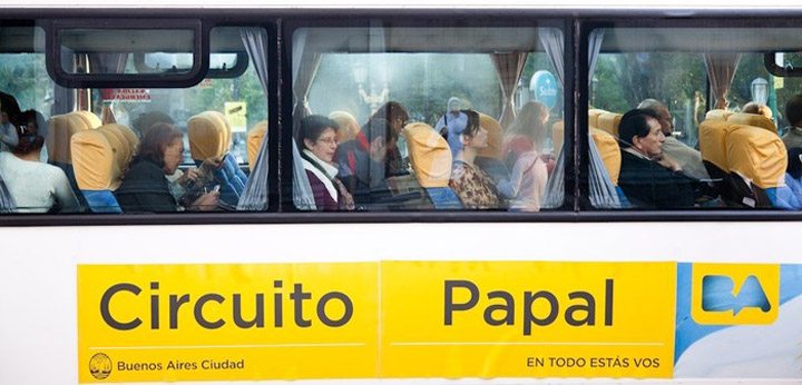 El Circuito Papal en bus