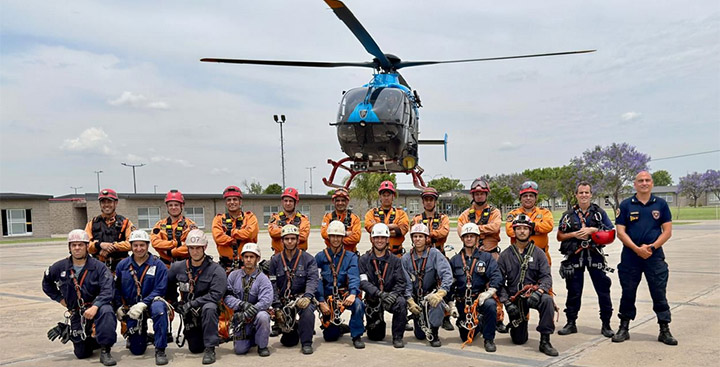 Capacitan a nuevos Bomberos