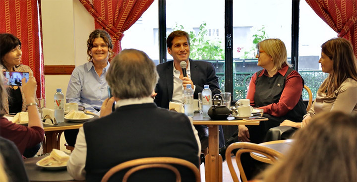 Encuentro de periodistas y libros