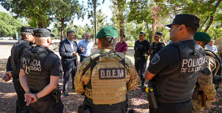 Reconocimiento a policías