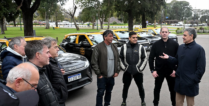 Impulsan taxis eléctricos Impulsan taxis eléctricos
